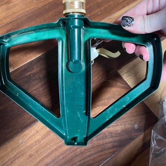 Heavy Duty Metal Pulsating Lawn Sprinkler on Weighted Base – Waters Up to 85 Ft - Picture 4 of 5